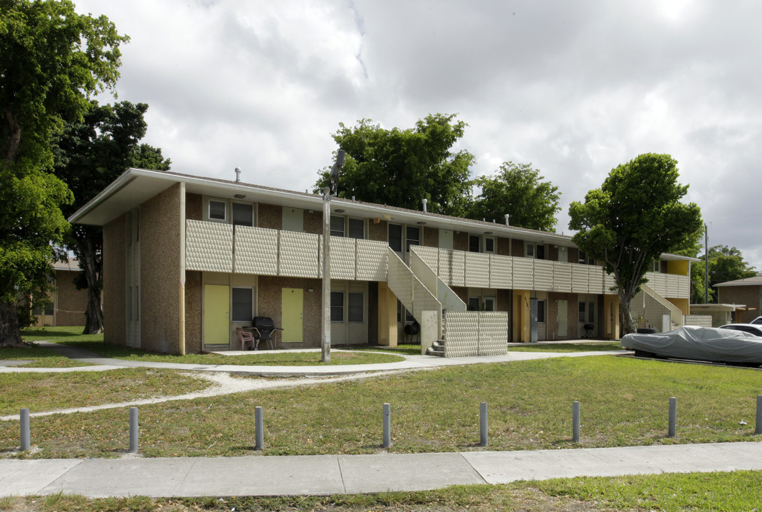 Annie Coleman 15 in Miami, FL - Building Photo