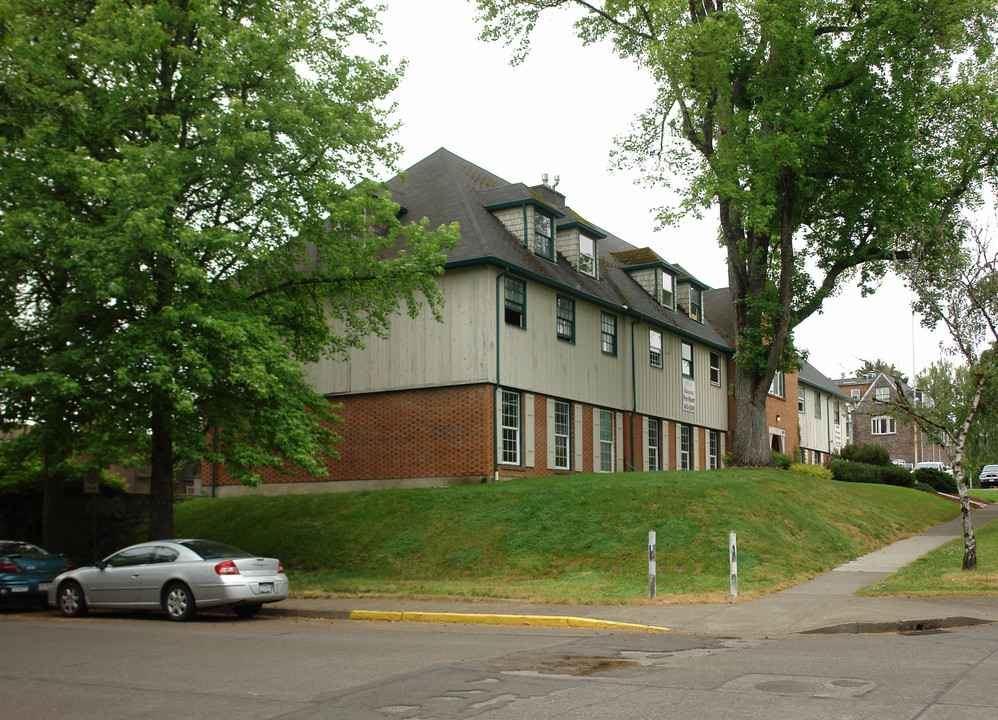 1125 E 19th Ave in Eugene, OR - Building Photo