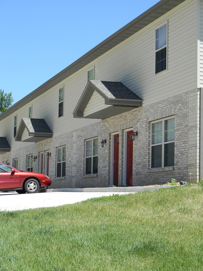 Seasons Brook Estates in Columbia, MO - Foto de edificio - Building Photo