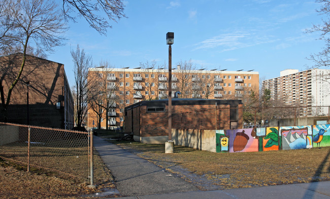 6-100 Parma Crt in Toronto, ON - Building Photo - Building Photo