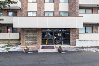 9240 Gross Point Rd in Skokie, IL - Building Photo - Building Photo