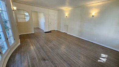 6290 Commodore Sloat Dr in Los Angeles, CA - Building Photo - Building Photo