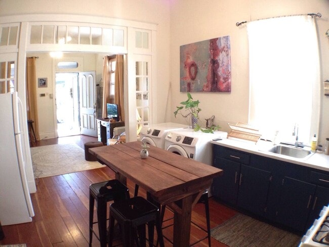 2815 Ursulines Ave, Unit 2815 in New Orleans, LA - Foto de edificio - Building Photo