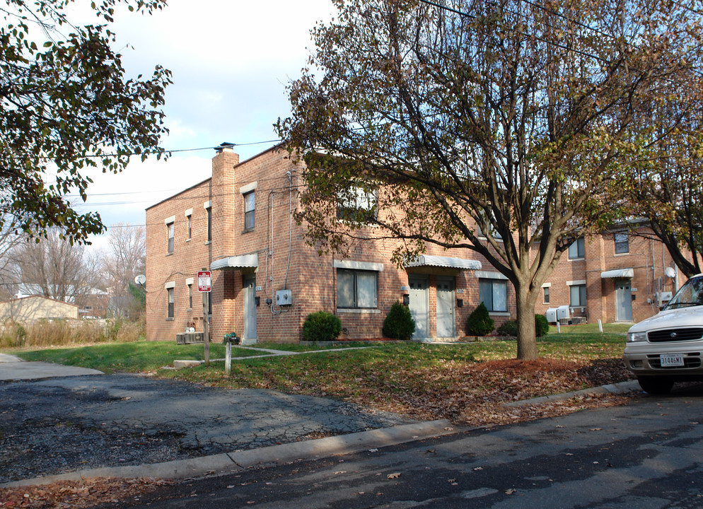 205-305 Dawson Ave in Rockville, MD - Building Photo