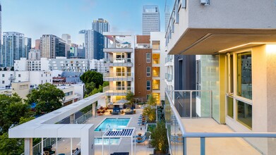 Emerald in Los Angeles, CA - Foto de edificio - Building Photo