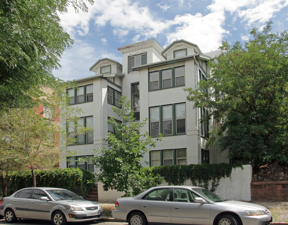 The Jesse Apartments in Denver, CO - Building Photo