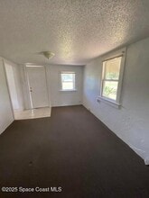 4375 U.S. Rte 1 in Mims, FL - Foto de edificio - Building Photo