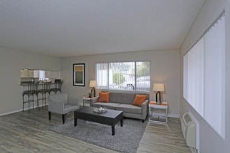 Echo Pointe in La Mesa, CA - Building Photo - Interior Photo