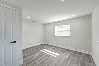 8229 NW 1st Pl in Miami, FL - Building Photo - Building Photo