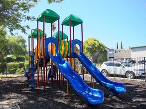 Dover Park Apartments in Fairfield, CA - Building Photo - Building Photo