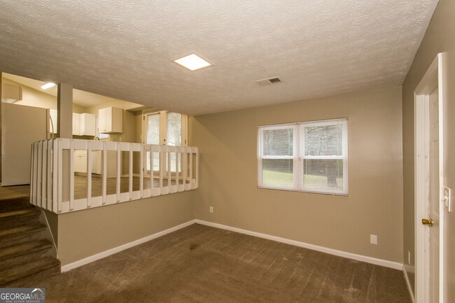 5217 Scarbrough Ln in Stone Mountain, GA - Foto de edificio - Building Photo