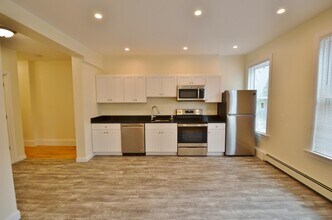 37 Brookline St, Unit 7 in Cambridge, MA - Building Photo - Building Photo