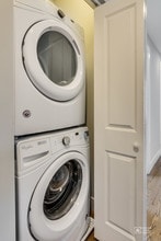 3565 W Wolfram St-Unit -2E in Chicago, IL - Building Photo - Building Photo