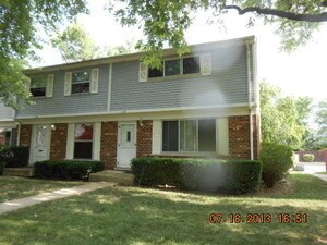 114 Jamestown Ln in Bolingbrook, IL - Building Photo