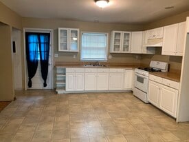 272 Liverpool Rd in Lexington, KY - Building Photo