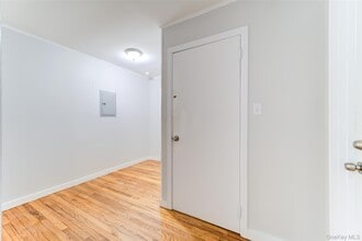 2213 Mt Hope Rd in Middletown, NY - Building Photo - Building Photo