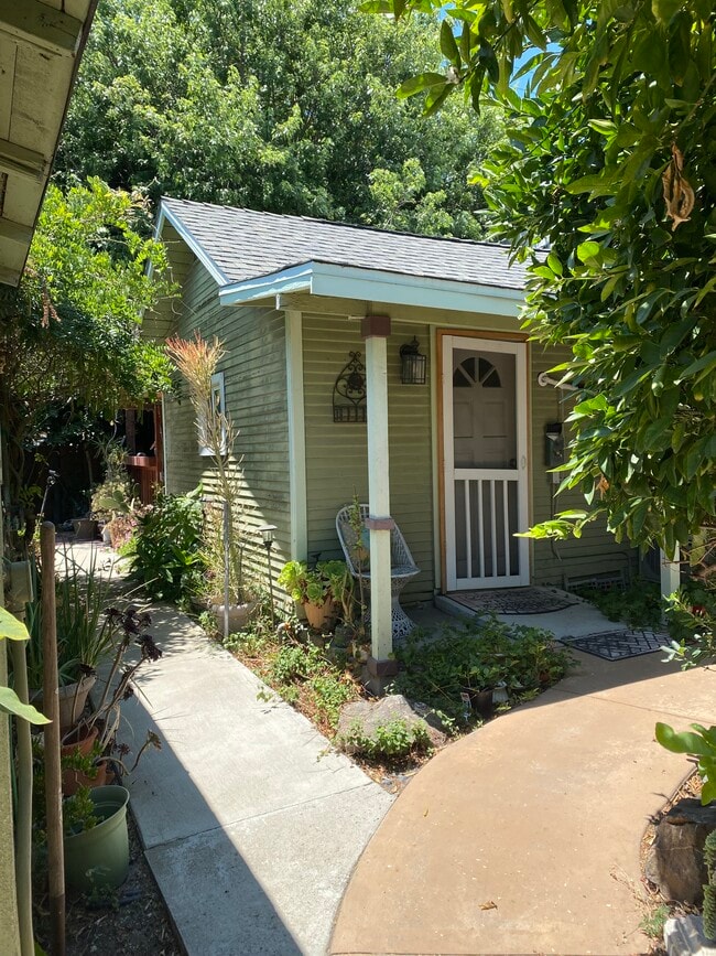 1845 Junipero Ave, Unit Cozy Cottage Studio