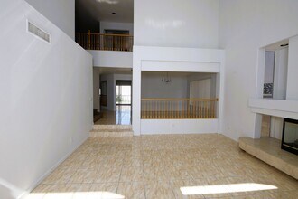 554 Campus Oaks Ct in Las Vegas, NV - Building Photo - Building Photo