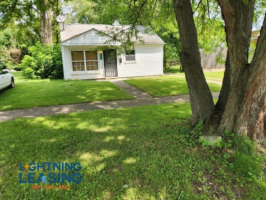 22214 Puritan Ave in Detroit, MI - Building Photo