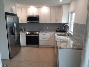 2585 Third St in Matlacha, FL - Building Photo - Building Photo