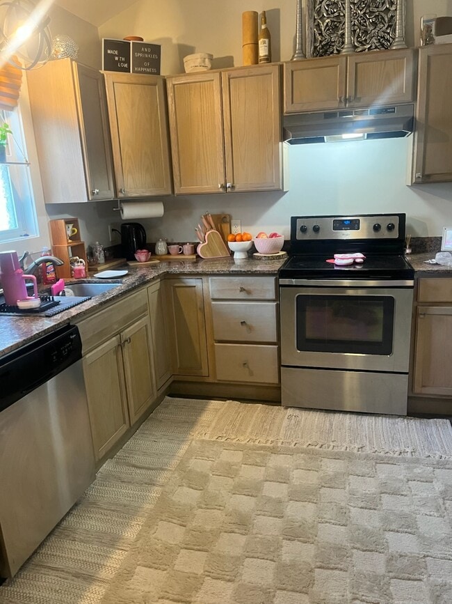 12 E 54th St, Unit B