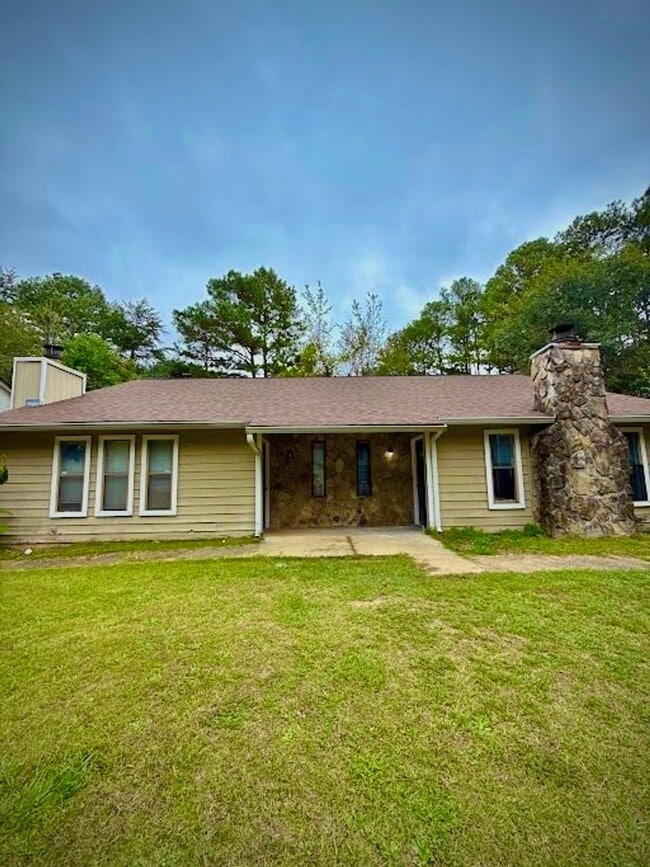 property at 2930-2932 Lakemont Dr SW