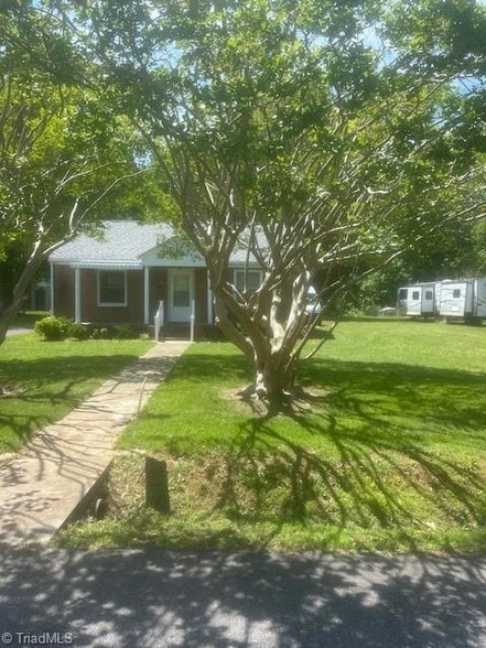 311 Johnsie and Billie Harris St in Eden, NC - Building Photo - Building Photo