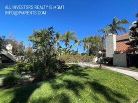 313 N Melrose Dr in Vista, CA - Building Photo