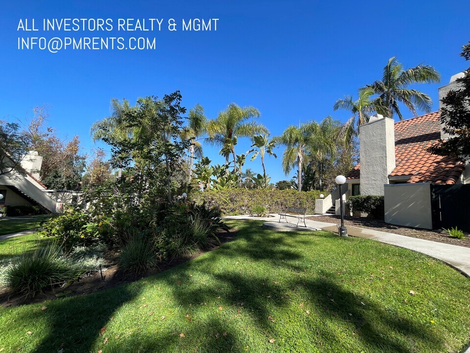 313 N Melrose Dr in Vista, CA - Building Photo