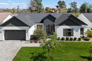 8413 N Diller Grove Ln in Phoenix, AZ - Building Photo