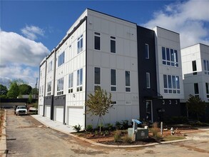 708 Banton Dr NW in Atlanta, GA - Building Photo - Building Photo