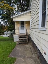 239 E 9th St in Oswego, NY - Building Photo