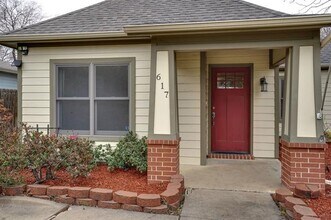 617 E Worth St in Grapevine, TX - Building Photo - Building Photo