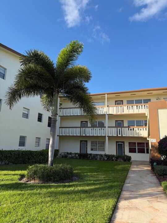 332 Mansfield G in Boca Raton, FL - Building Photo