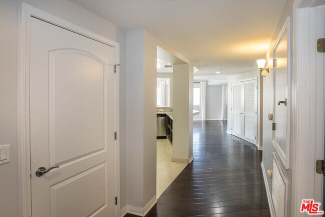 1257 Brockton Ave-Unit -PH3 in Los Angeles, CA - Building Photo - Building Photo