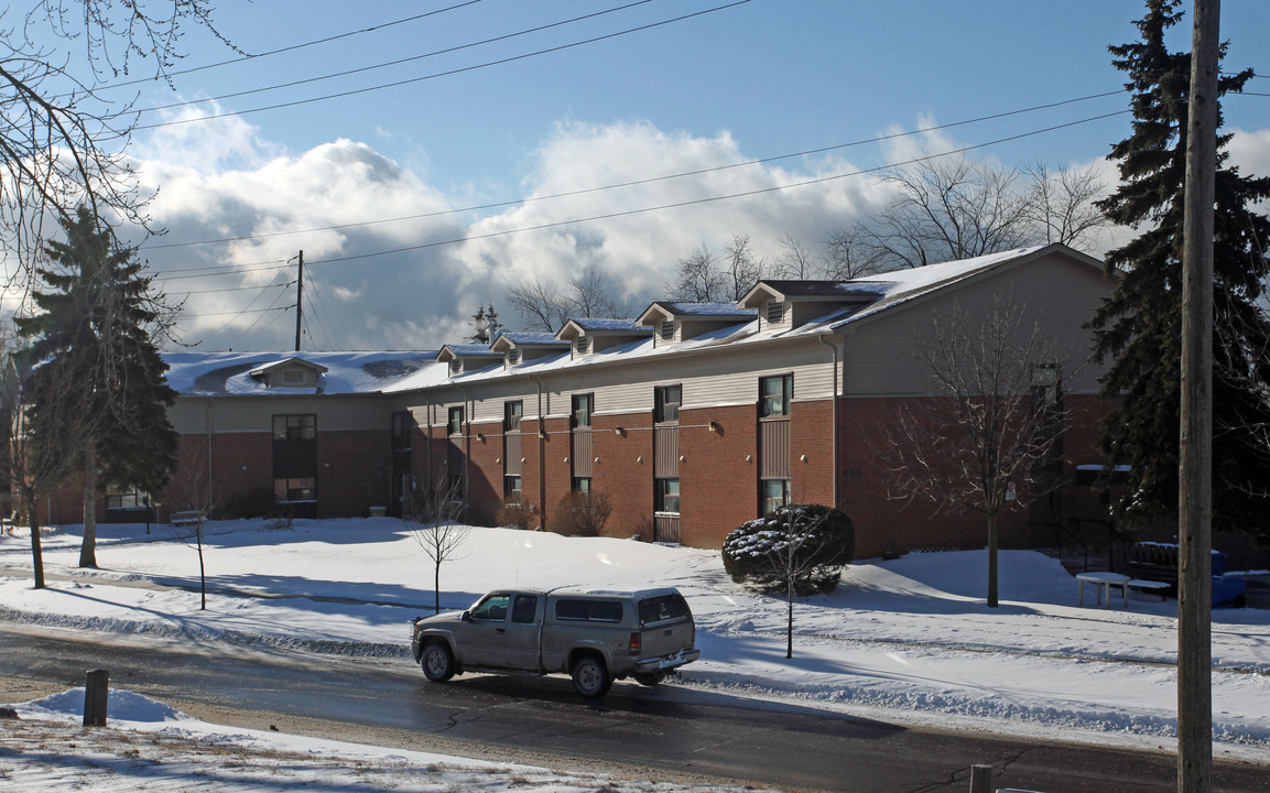 Normandy Hall in Oshawa, ON - Building Photo