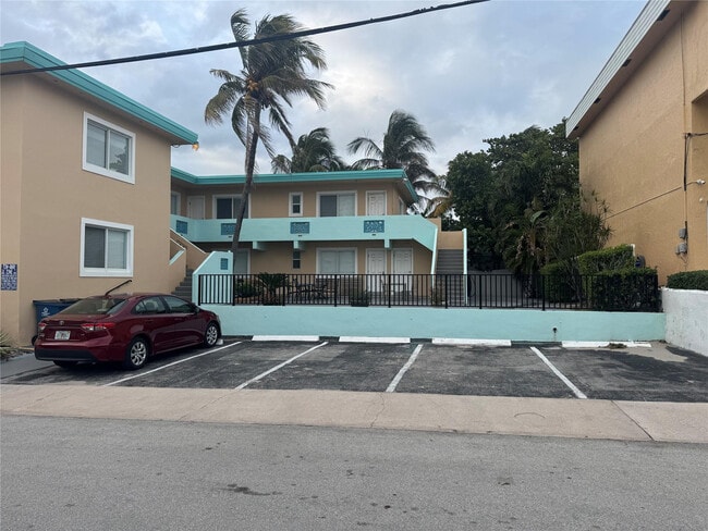 323 Monroe St in Hollywood, FL - Building Photo - Building Photo