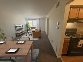 Rivers Edge Apartments and Townhomes in Dayton, OH - Building Photo