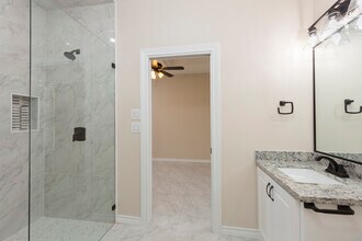 216 Teak Dr, Unit 2 in Edinburg, TX - Building Photo - Building Photo