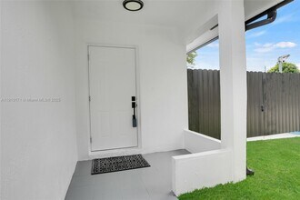 12068 SW 210th St in Miami, FL - Building Photo - Building Photo