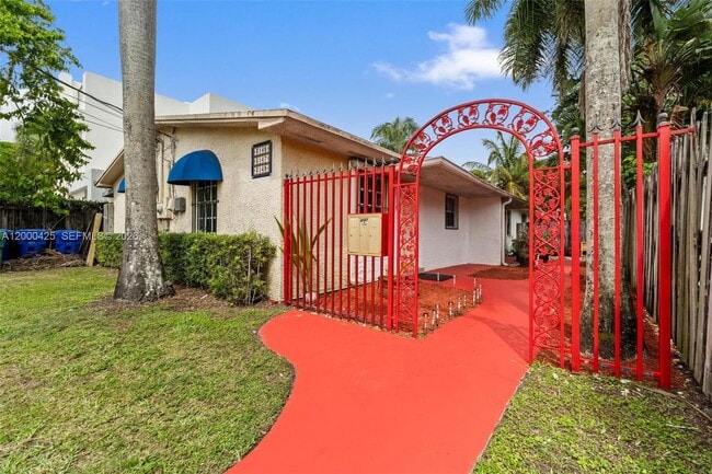 3147 McDonald St in Miami, FL - Building Photo - Building Photo