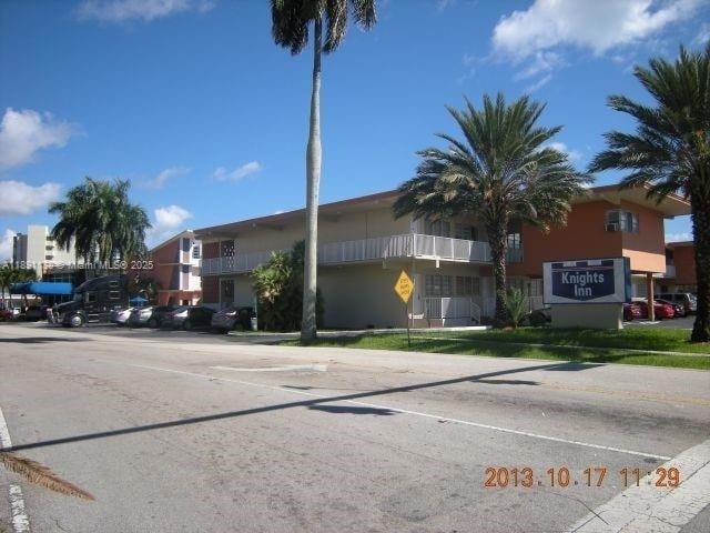 26 Diplomat Pkwy, Unit 2248 in Hallandale Beach, FL - Foto de edificio - Building Photo