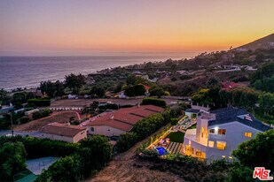 31271 Bailard Rd in Malibu, CA - Building Photo