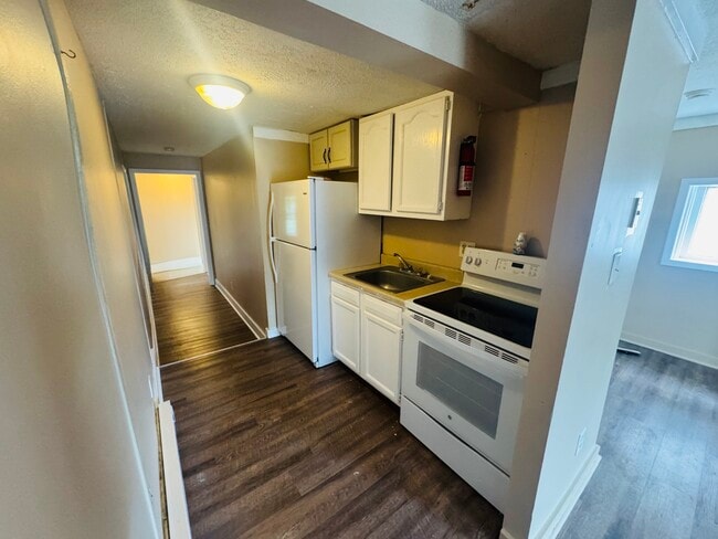 321 W Race St, Unit Unit D in Martinsburg, WV - Foto de edificio - Building Photo