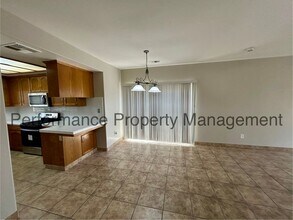 3015 Green Mountain Ln in Bakersfield, CA - Building Photo - Building Photo