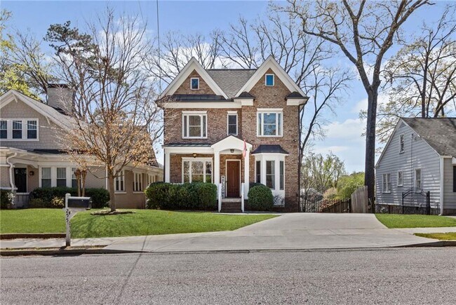 255 Lindbergh Drive NE in Atlanta, GA - Foto de edificio - Building Photo