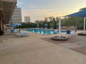 2525 Main St, Unit 703 in Kansas City, MO - Foto de edificio - Building Photo