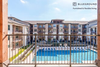 1501 W Howard Ln in Austin, TX - Foto de edificio - Building Photo