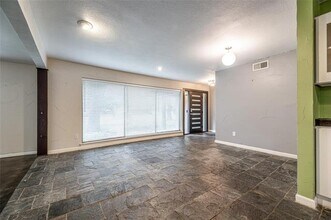 7111 Wild Valley Dr in Dallas, TX - Building Photo - Building Photo
