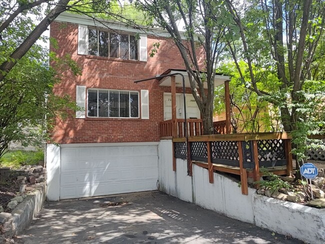 7067 Kennedy St in University City, MO - Building Photo - Building Photo